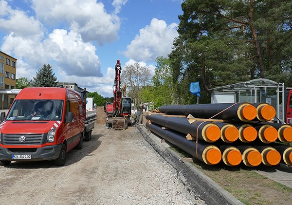 Baustelle mit Fernwärmeleitungen