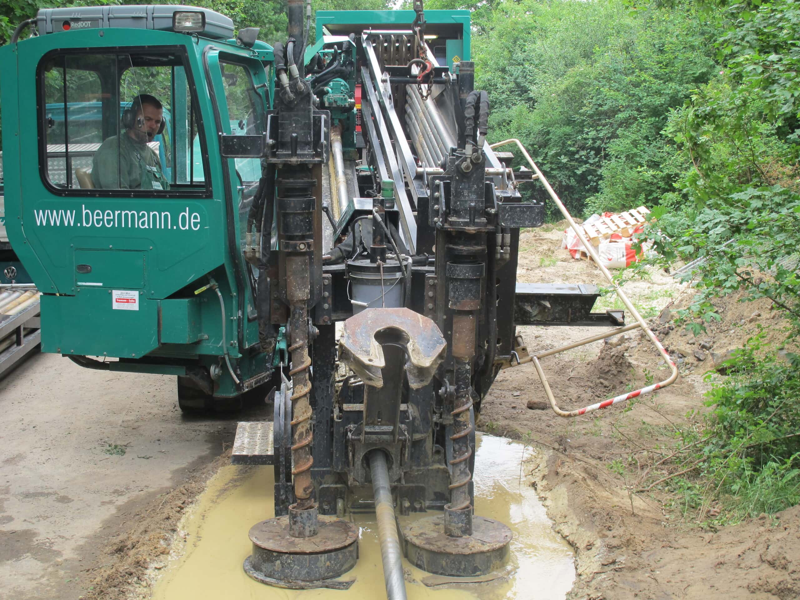 Horizontalbohrgereät bei durchörterung der Autobahn A10 für neue Gasleitung